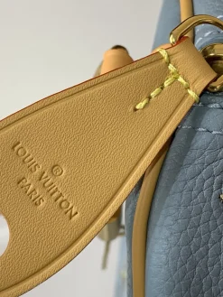 Alternative view of LV Crossbody Bags Calf Leather 25X15X15CM A050202608070326