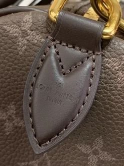 Alternative view of LV Crossbody Bags Calf Leather (Grey-Gold) 30x17x21 CM I00202608070348