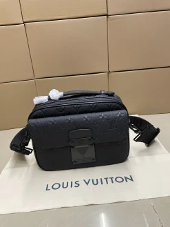 LV Crossbody Bags Embossed Leather (Black) One Size F00202608071352