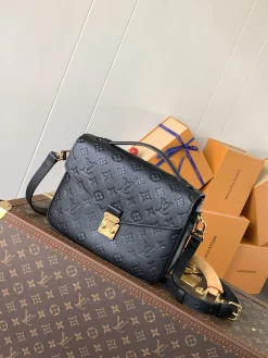LV Crossbody Bags Empreinte Calfskin (Black-Gold) 25X19X7CM F50202608070926