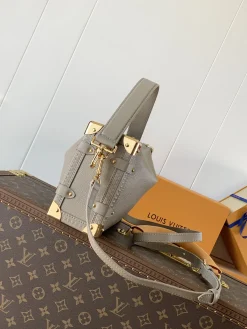 Alternative view of LV Crossbody Bags Grained Calfskin (Grey-Gold) 21X14X6CM F60202608071536