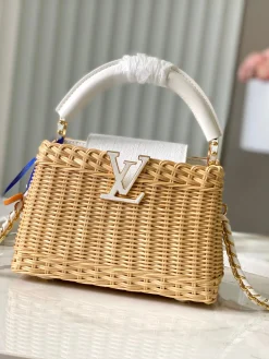LV Crossbody Bags Leather (Beige-White) 21X14X8CM A050202608070908