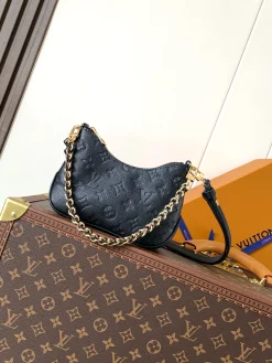 LV Crossbody Bags Leather (Black-Gold) 19X13X8CM D80202608070038