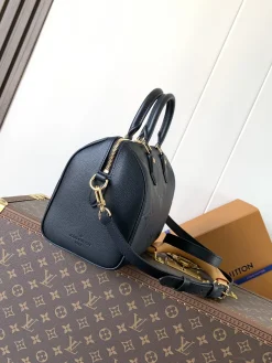Alternative view of LV Crossbody Bags Monogram Empreinte Leather (Black-Gold) 25X19X15 CM F00202608071240