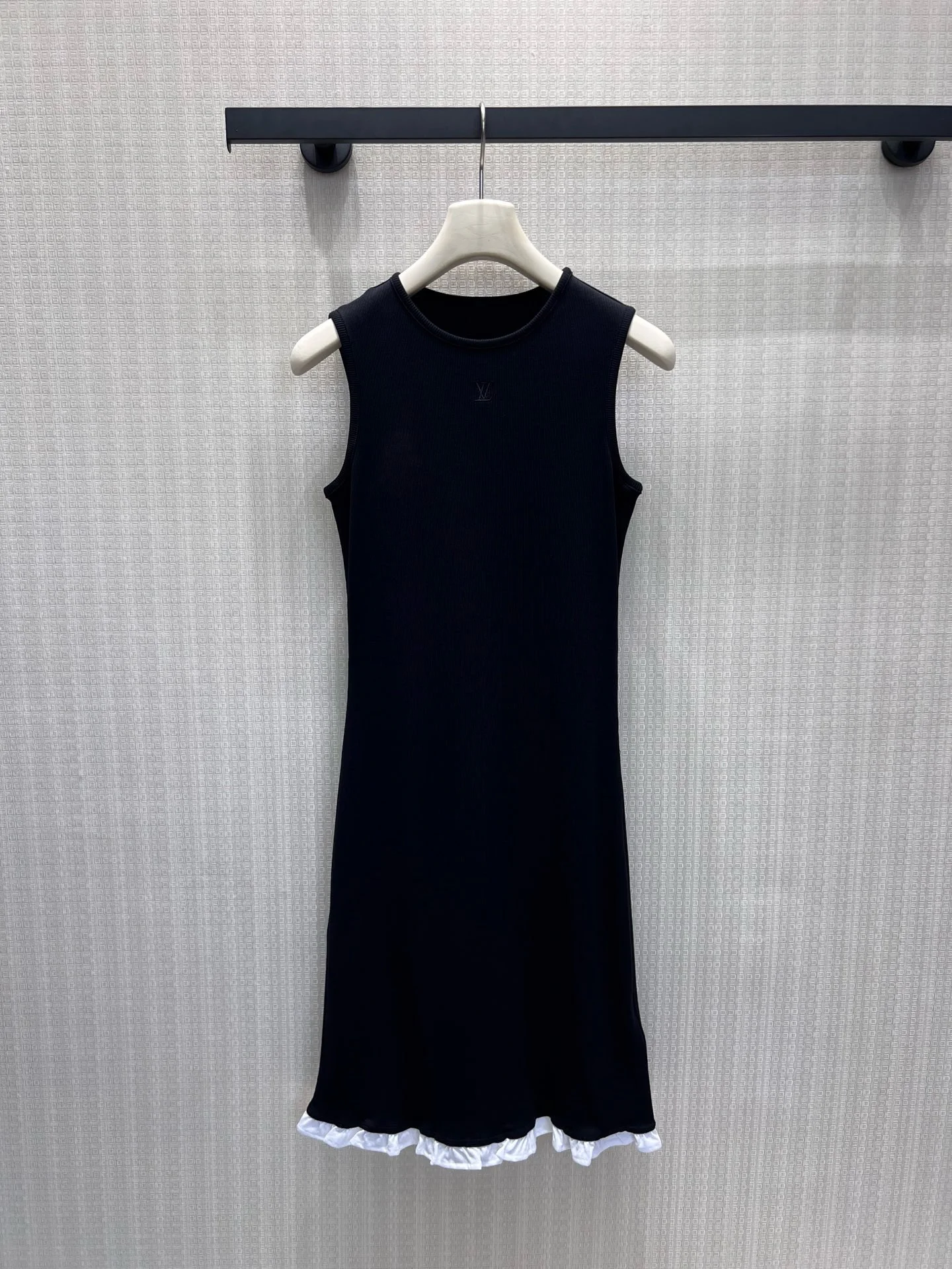 LV Dresses Knit 36-40 B15202608042821