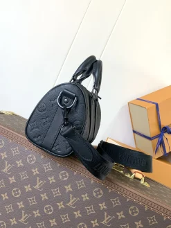 Alternative view of LV Duffles Bags Taurillon Leather (Black) 25x15x11 CM E30202608072139