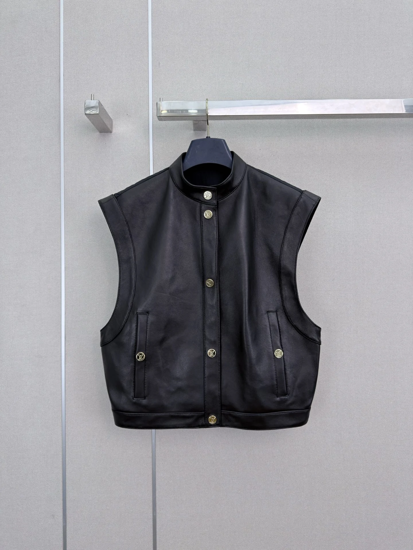 LV Jackets Lamb Leather S-M-L E40202608040936