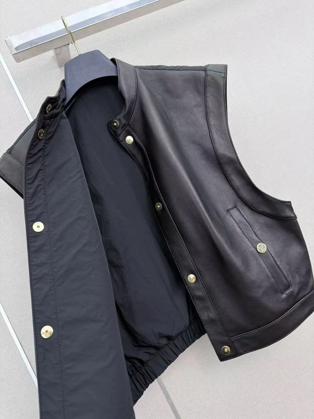 LV Jackets Lamb Leather S-M-L E40202608040936 - Image 3