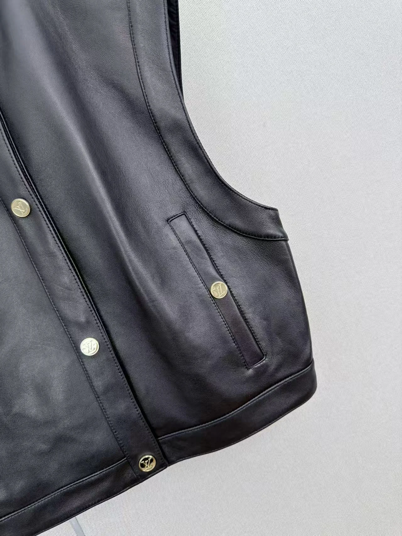 LV Jackets Lamb Leather S-M-L E40202608040936 - Image 5