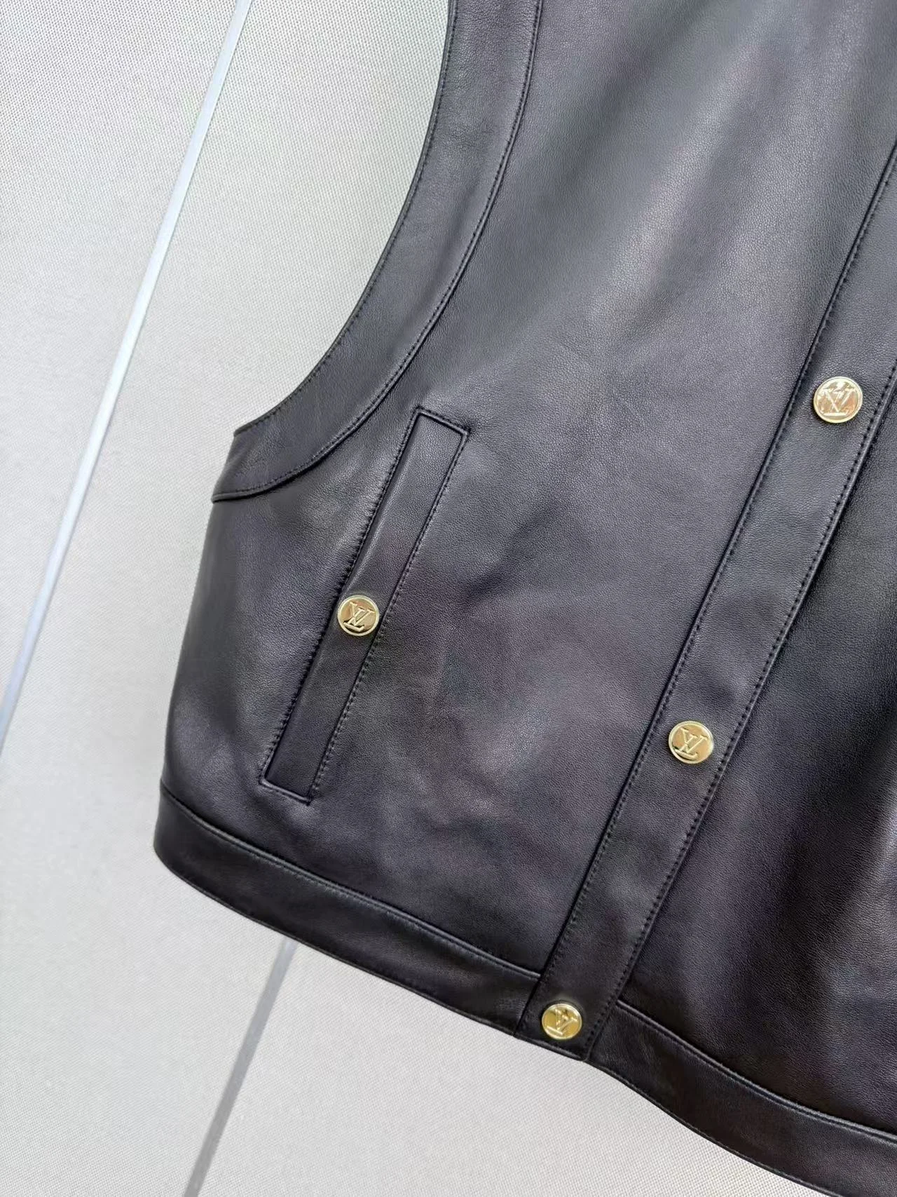 LV Jackets Lamb Leather S-M-L E40202608040936 - Image 6