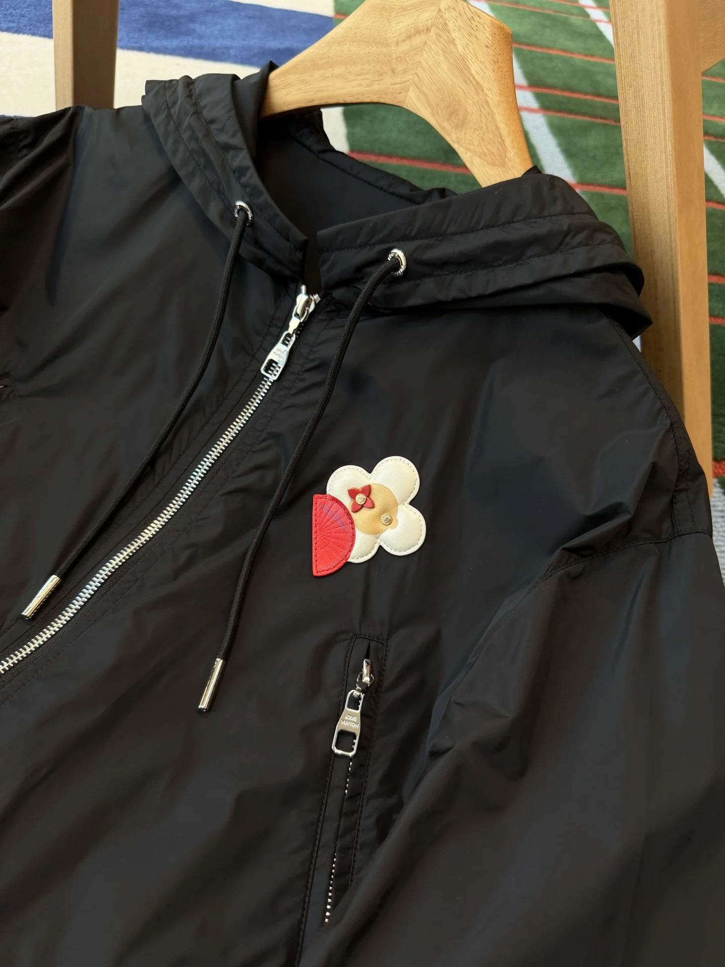 LV Jackets S-M-L E05202608042303 - Image 4