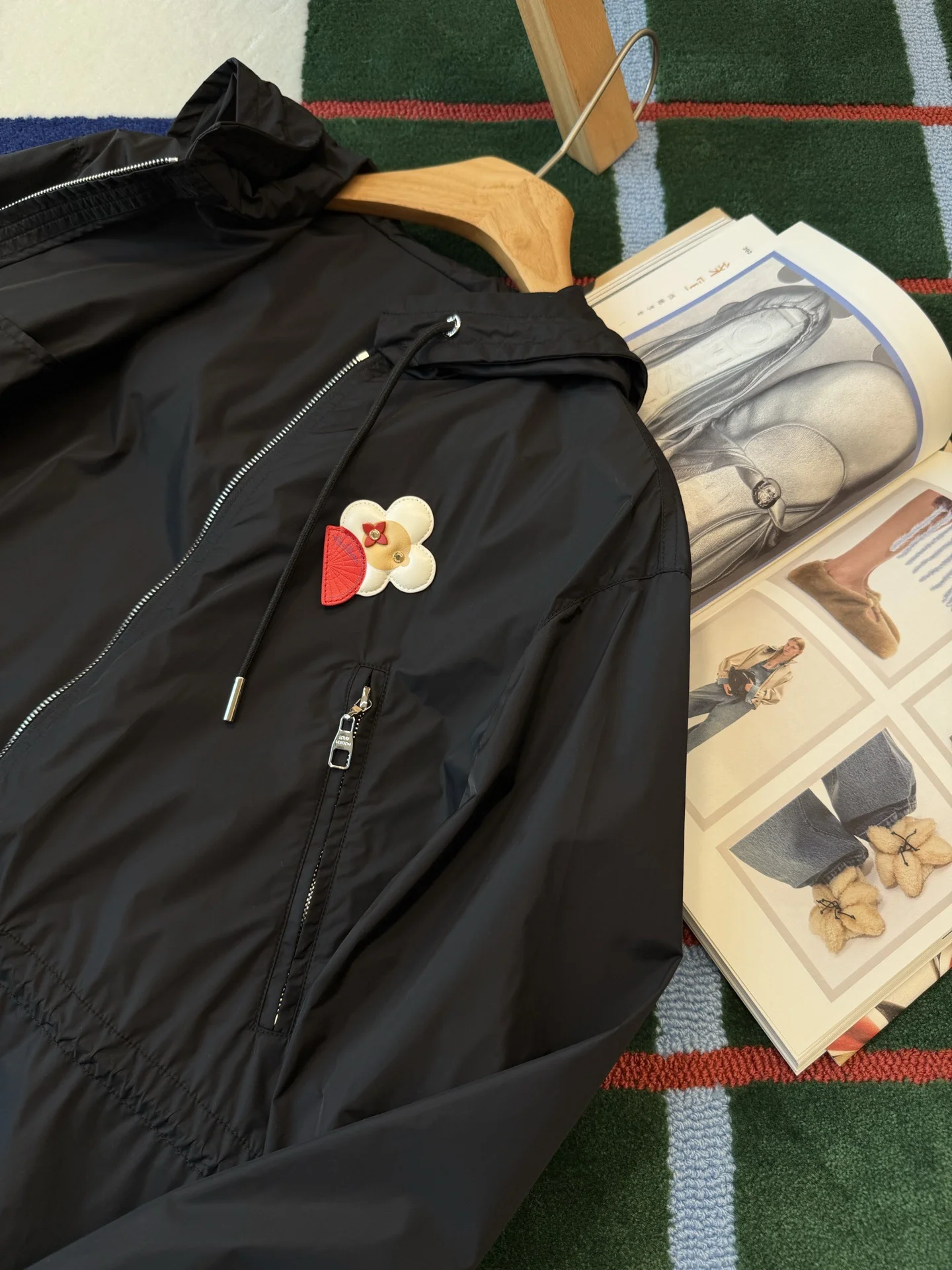LV Jackets S-M-L E05202608042303 - Image 7