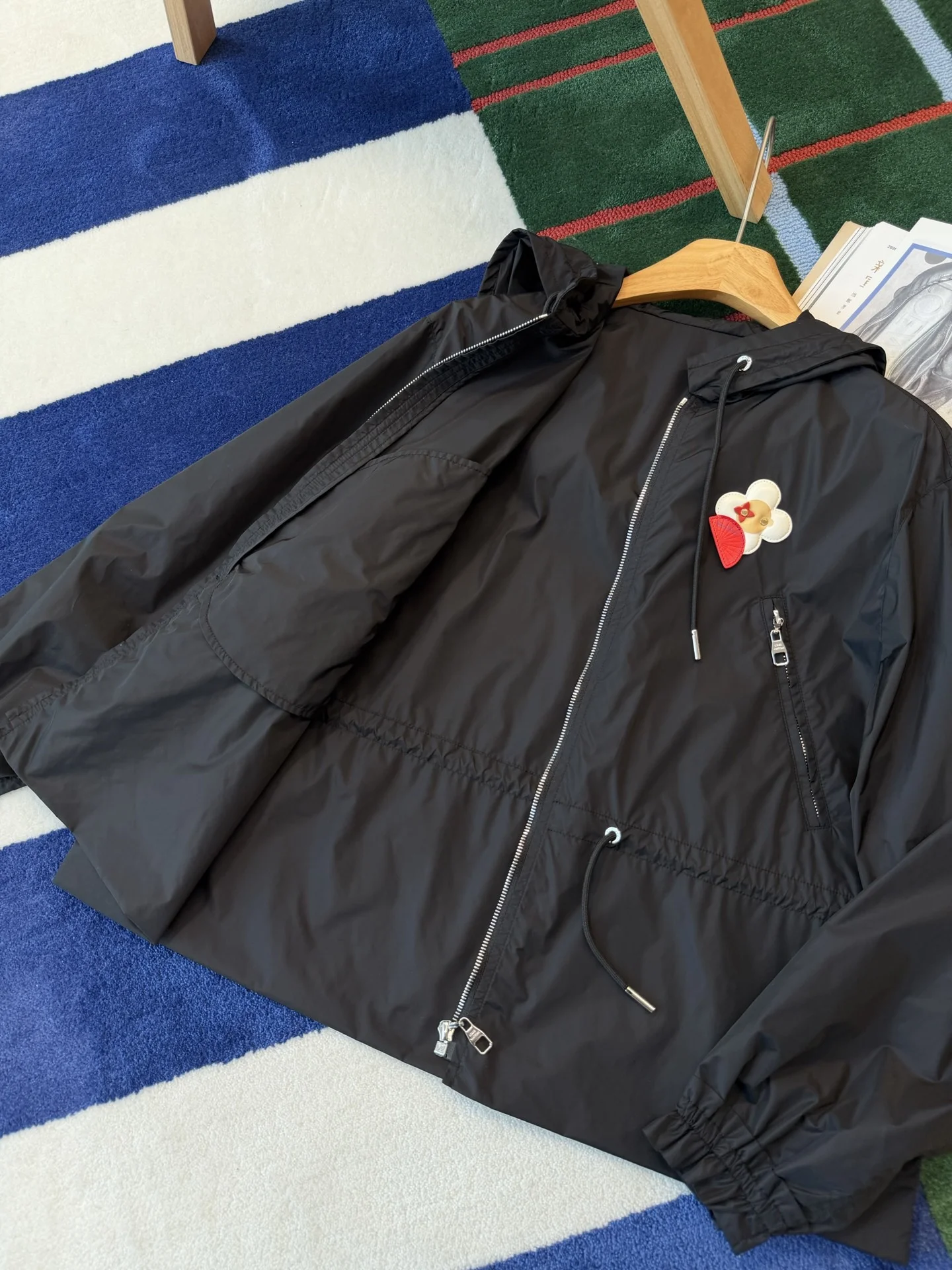 LV Jackets S-M-L E05202608042303 - Image 9