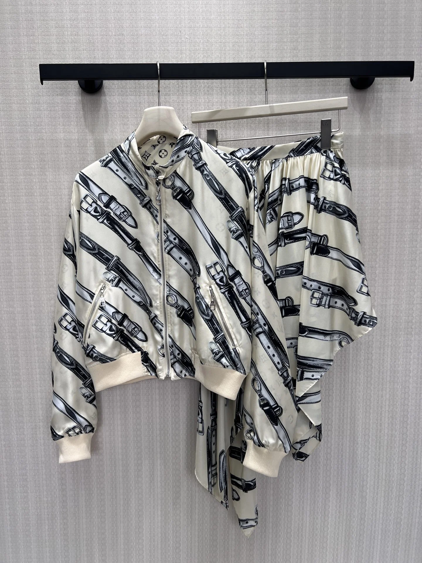LV Jackets Silk 36-40 F95202608042850 - Image 8