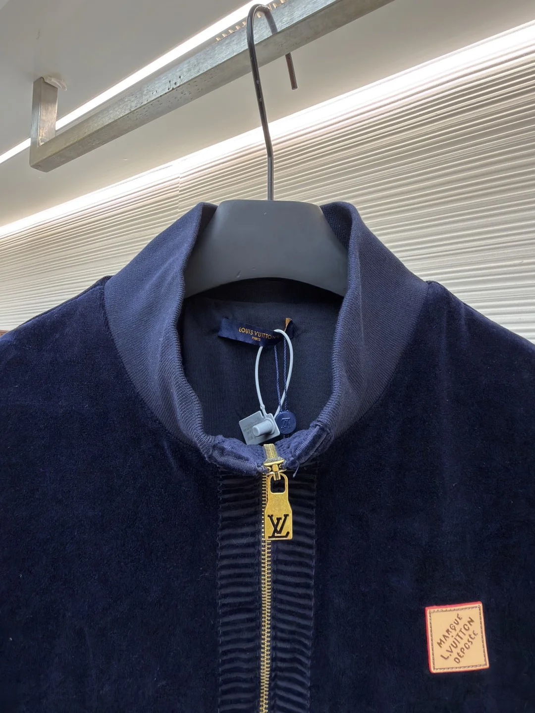 LV Jackets Velvet S-XL C25202608060346 - Image 3