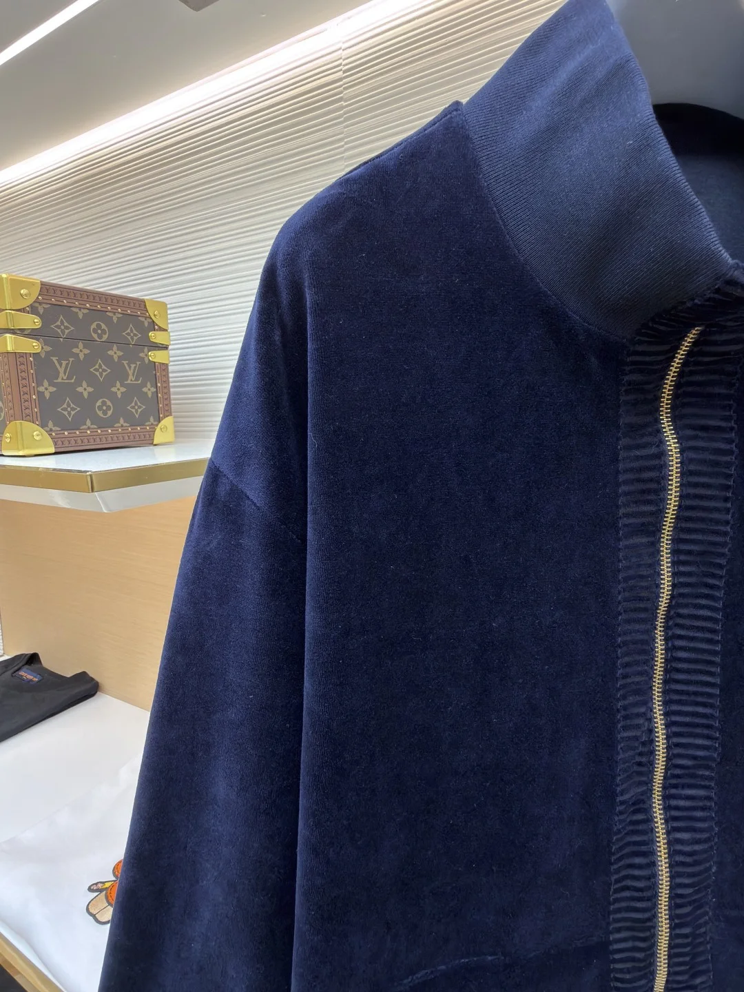 LV Jackets Velvet S-XL C25202608060346 - Image 4