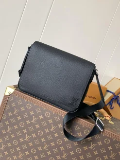 LV Messenger Bags Coated Canvas (Black) 26X20X7CM E40202608071649
