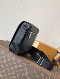 Alternative view of LV Messenger Bags Coated Canvas (Black) 26X20X7CM E40202608071649