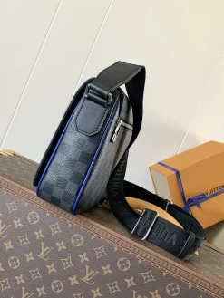 Alternative view of LV Messenger Bags Taiga Leather (Black-Blue) 26X20X7CM D70202608071651