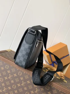 Alternative view of LV Messenger Bags Taiga Leather (Black-Grey) 26X20X7CM D40202608071653