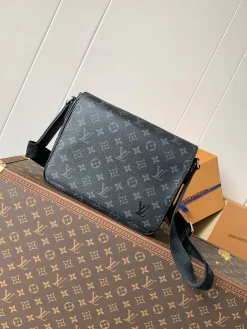 LV Messenger Bags Taiga Leather (Black-Grey) 26X20X7CM D40202608071655