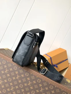 Alternative view of LV Messenger Bags Taiga Leather (Black-Grey) 26X20X7CM D40202608071655
