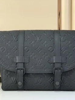 LV Messenger Bags Taurillon Leather (Black) 29X25X9CM F50202608071174