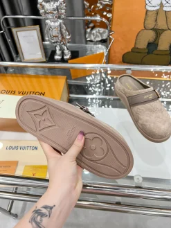 LV Mules Suede Calf Leather EU35-41 B20202608031157