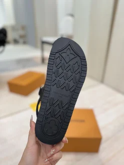 Alternative view of LV Sandals Calfskin Leather EU35-39 C00202608030233