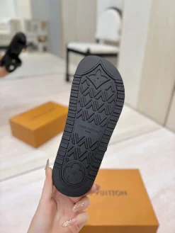 LV Sandals Leather Raffia EU35-39 C00202608030223
