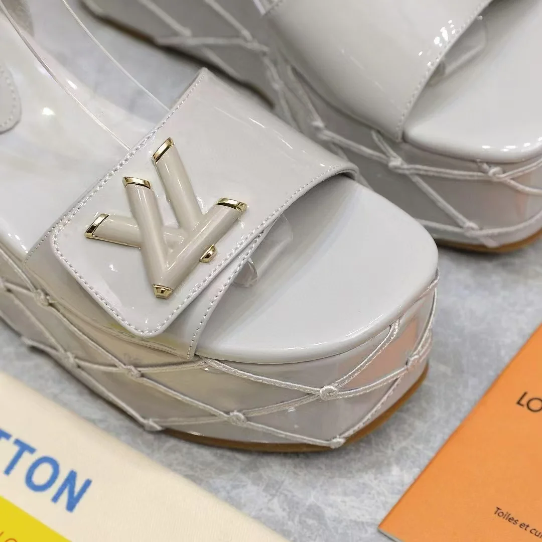LV Sandals Patent Calf Leather EU35-42 B70202608030849 - Image 4