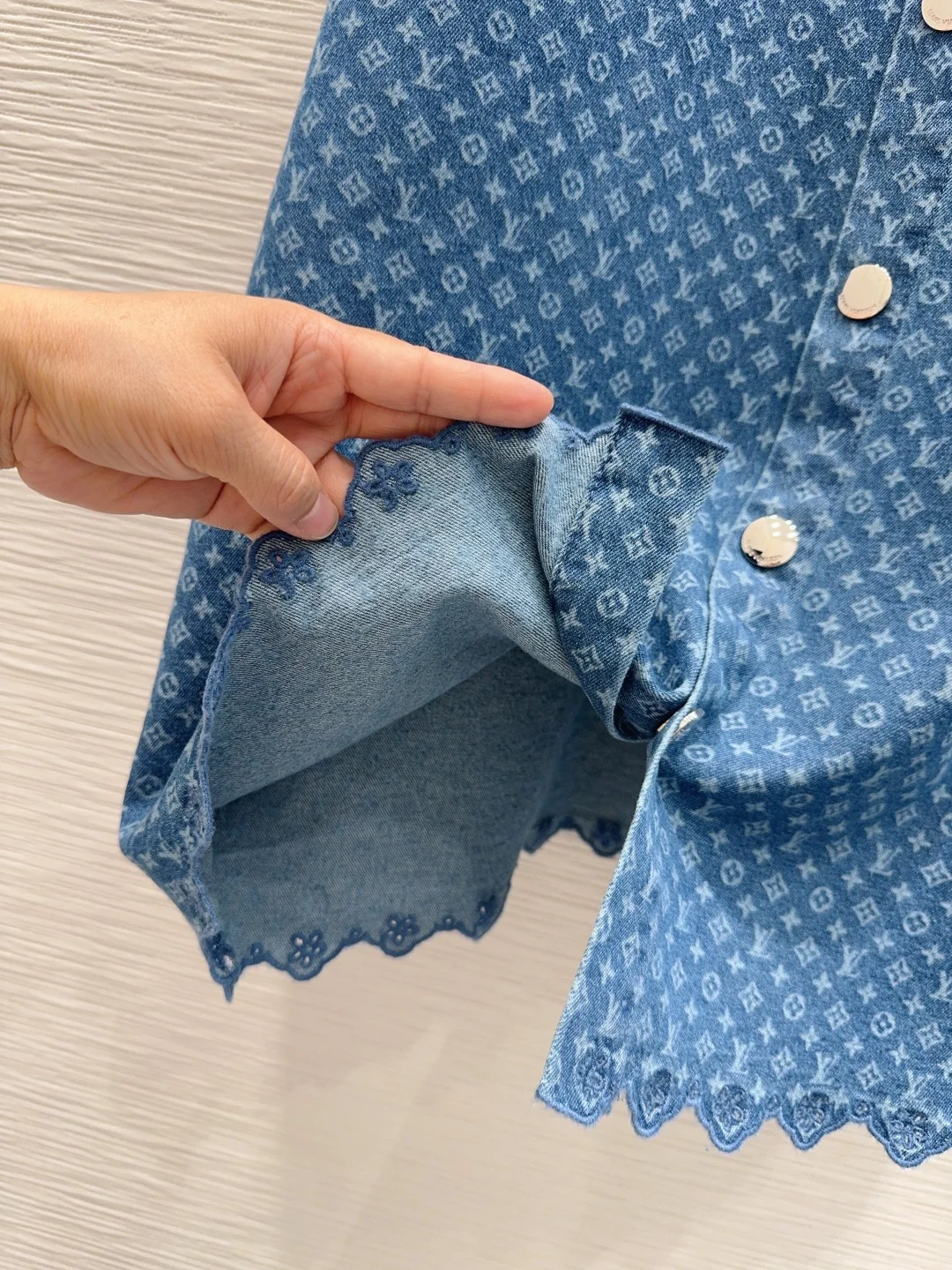 LV Shirts S-L C05202608041974 - Image 8