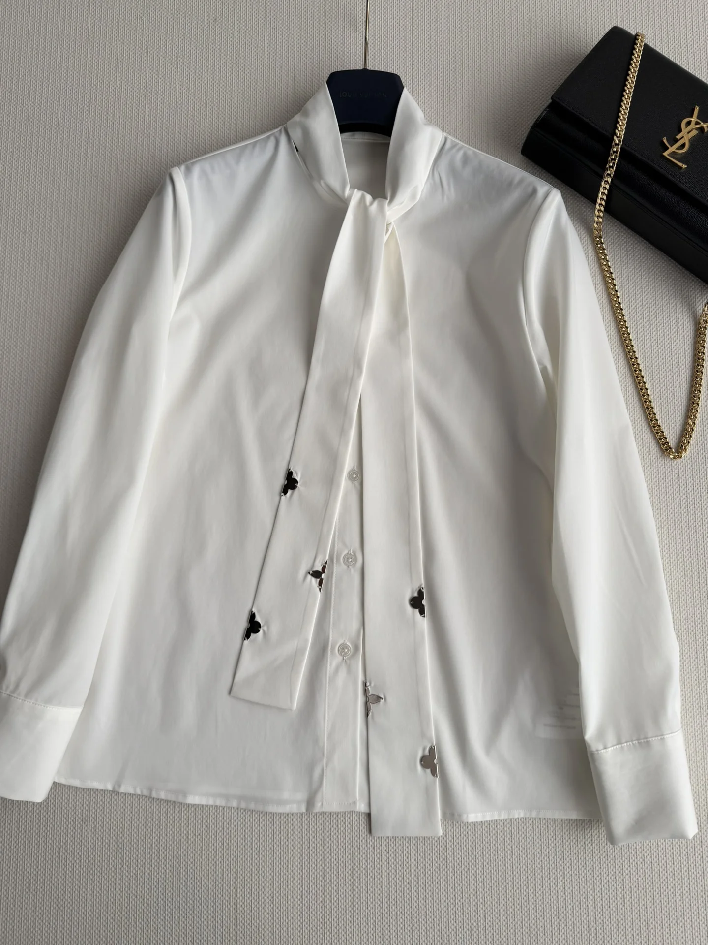 LV Shirts Silk S-M-L B35202608040900 - Image 3