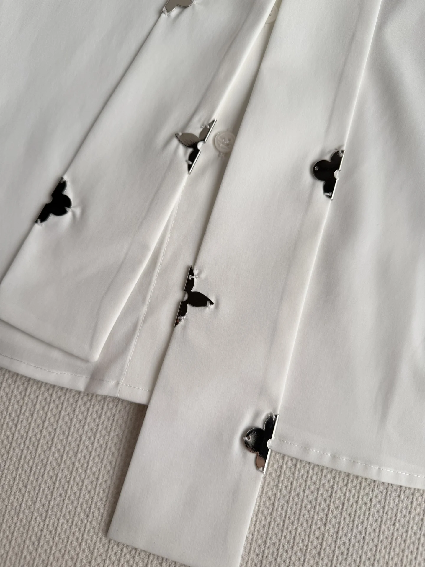LV Shirts Silk S-M-L B35202608040900 - Image 7