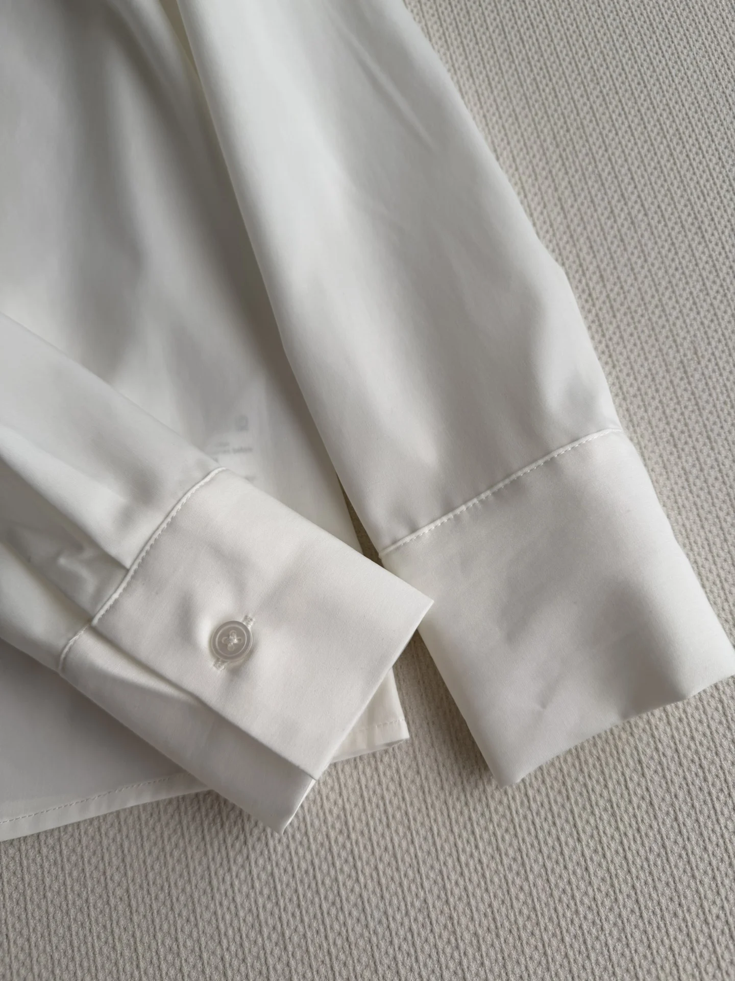LV Shirts Silk S-M-L B35202608040900 - Image 8