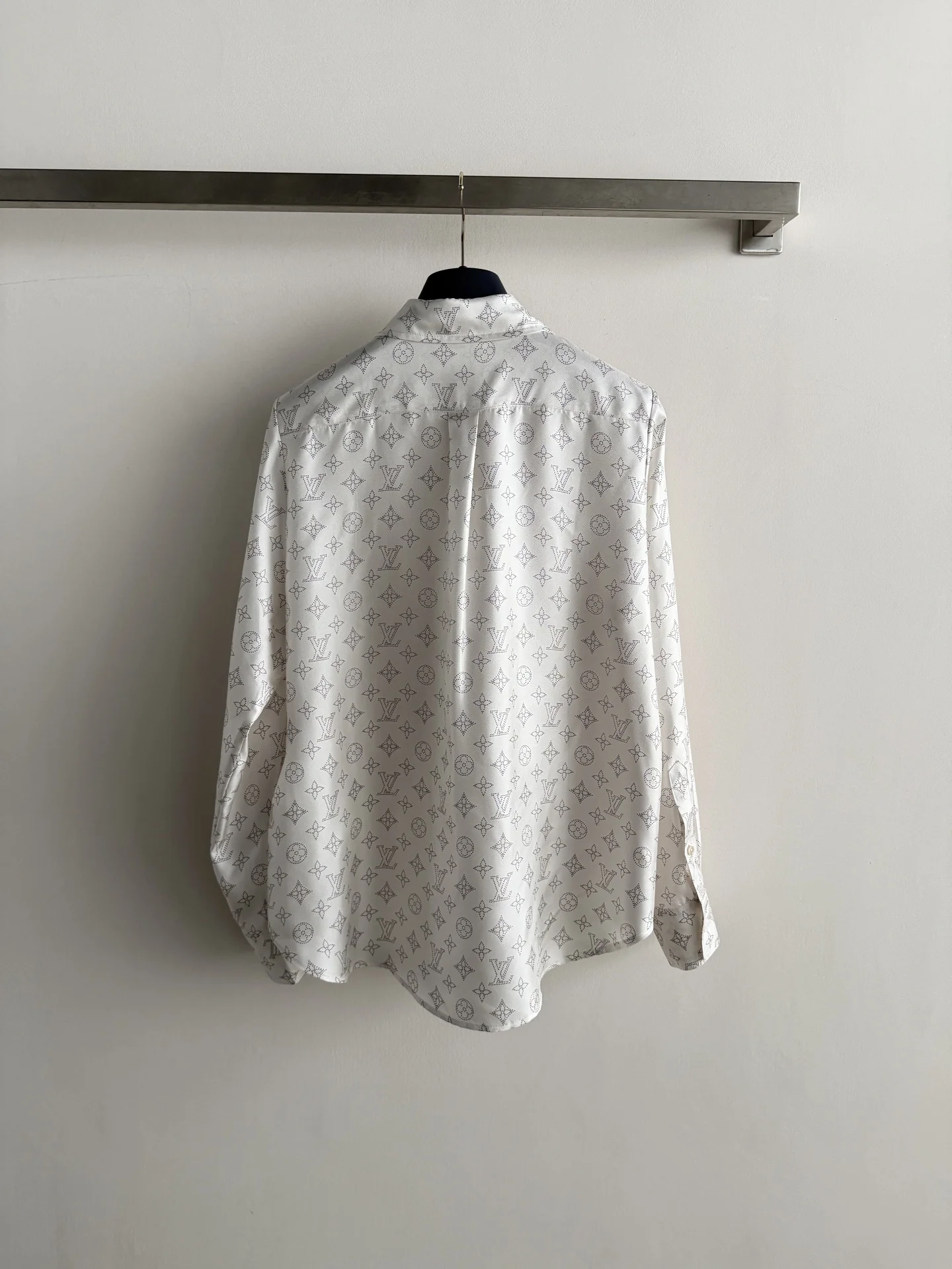 LV Shirts Silk S-M-L D45202608042503 - Image 2