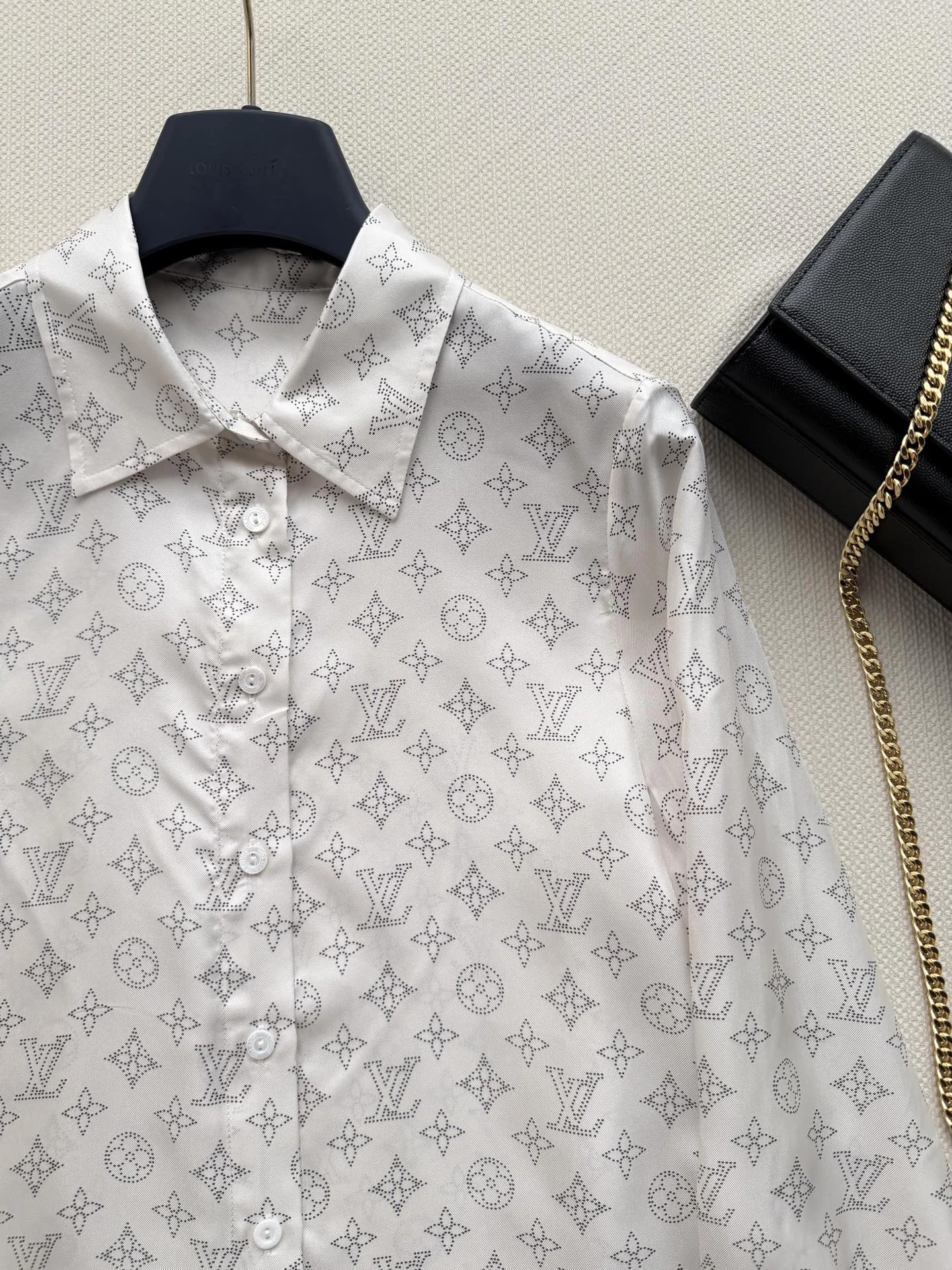 LV Shirts Silk S-M-L D45202608042503 - Image 4