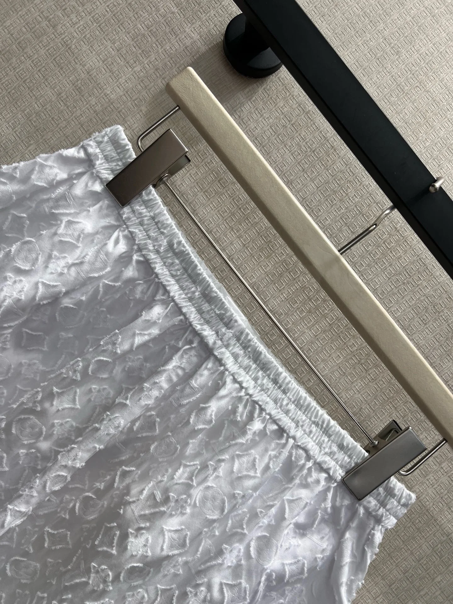 LV Shorts 36-40 B95202608040262 - Image 4
