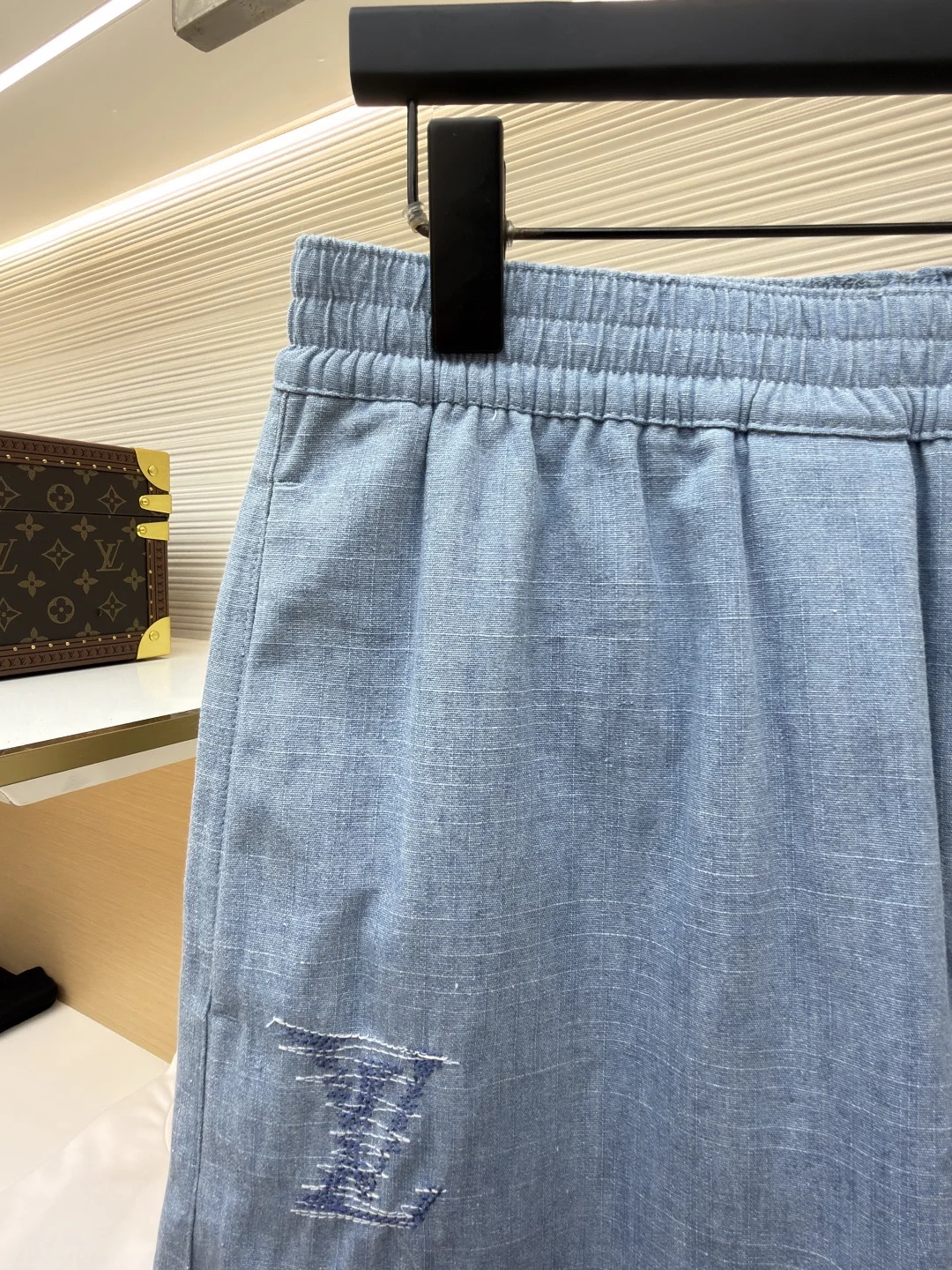 LV Shorts Cotton Denim 30-36 A95202608060240 - Image 4
