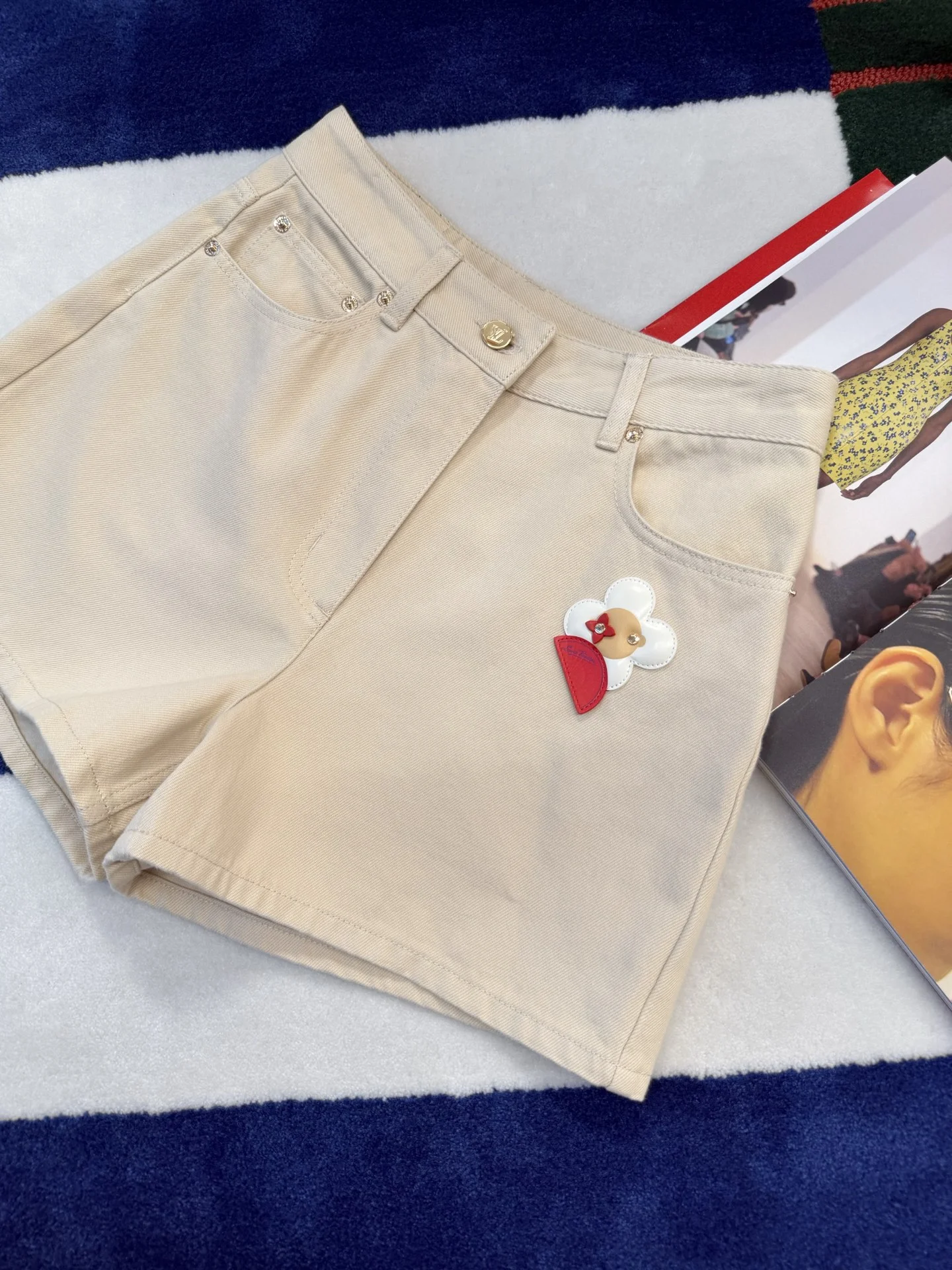 LV Shorts Cotton S-M-L B95202608042306 - Image 2