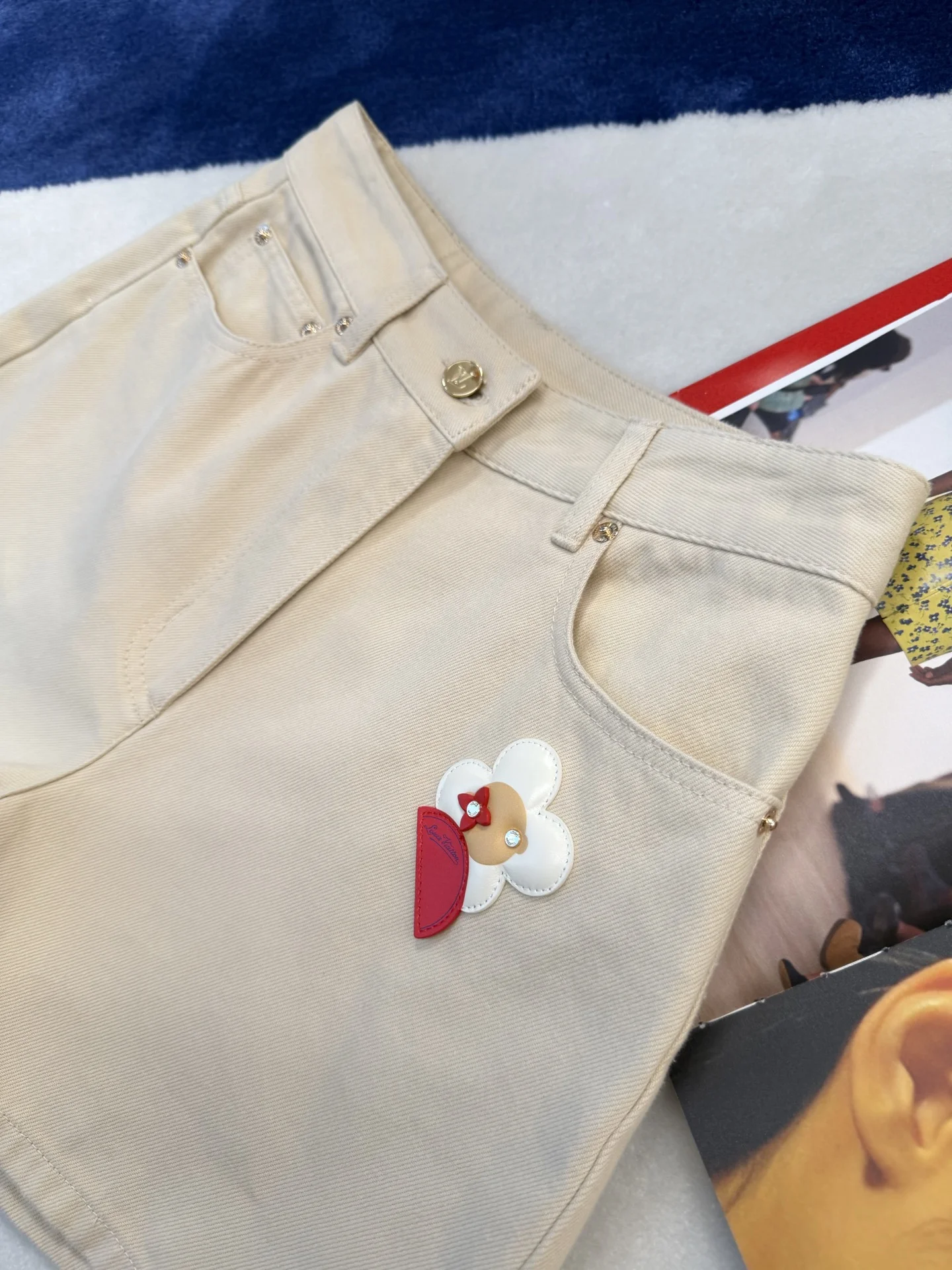 LV Shorts Cotton S-M-L B95202608042306 - Image 3