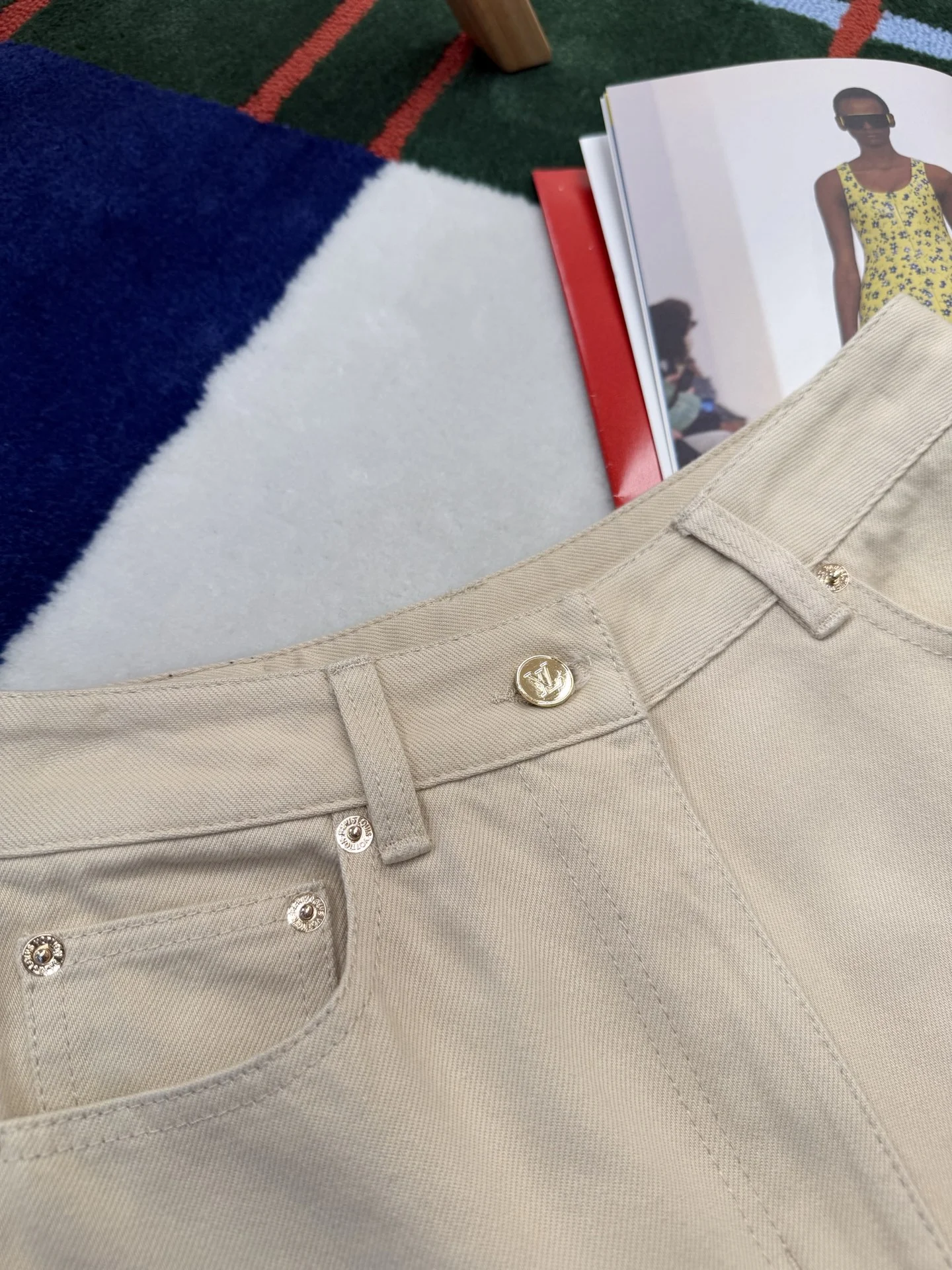 LV Shorts Cotton S-M-L B95202608042306 - Image 5