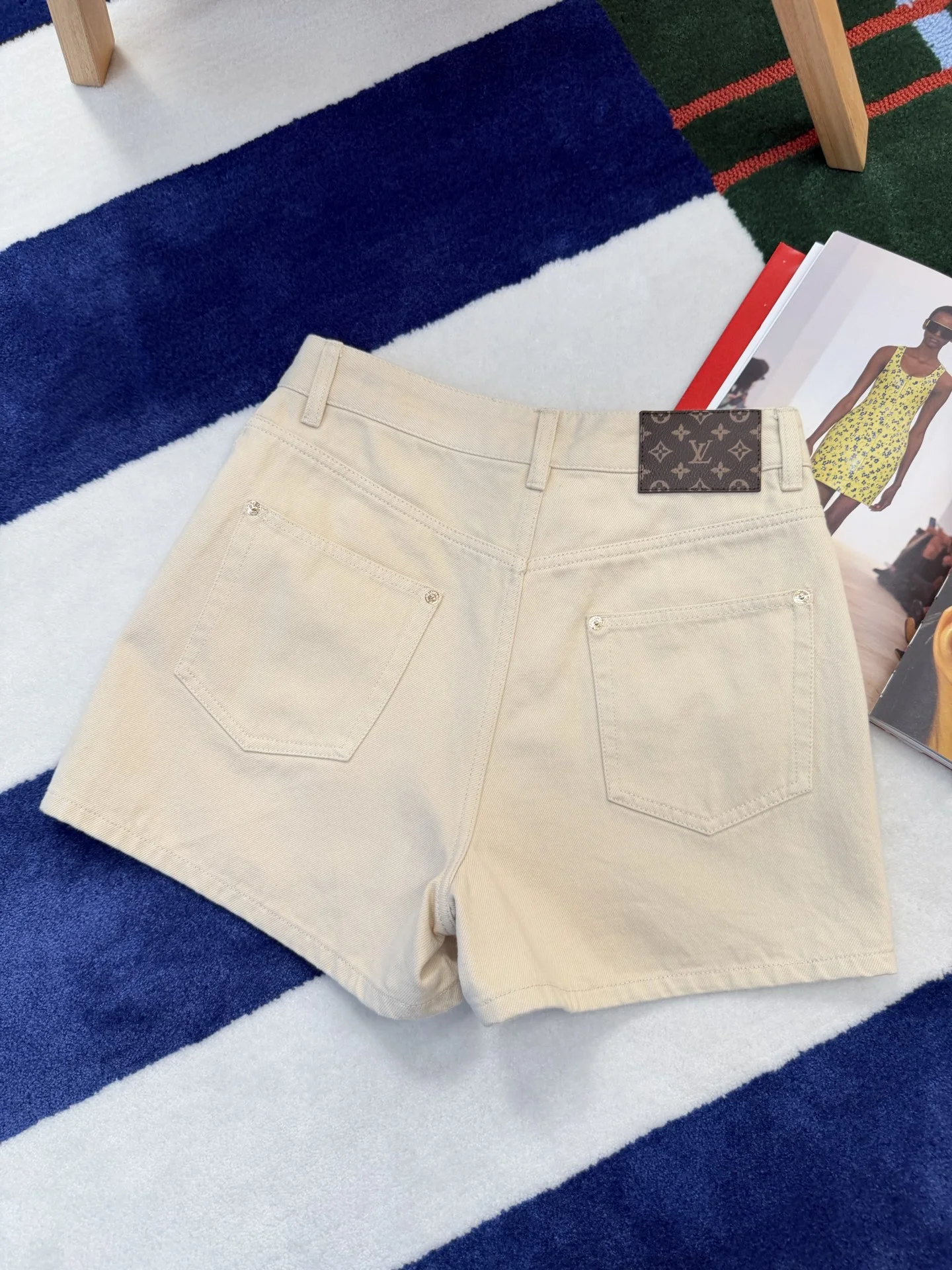 LV Shorts Cotton S-M-L B95202608042306 - Image 6