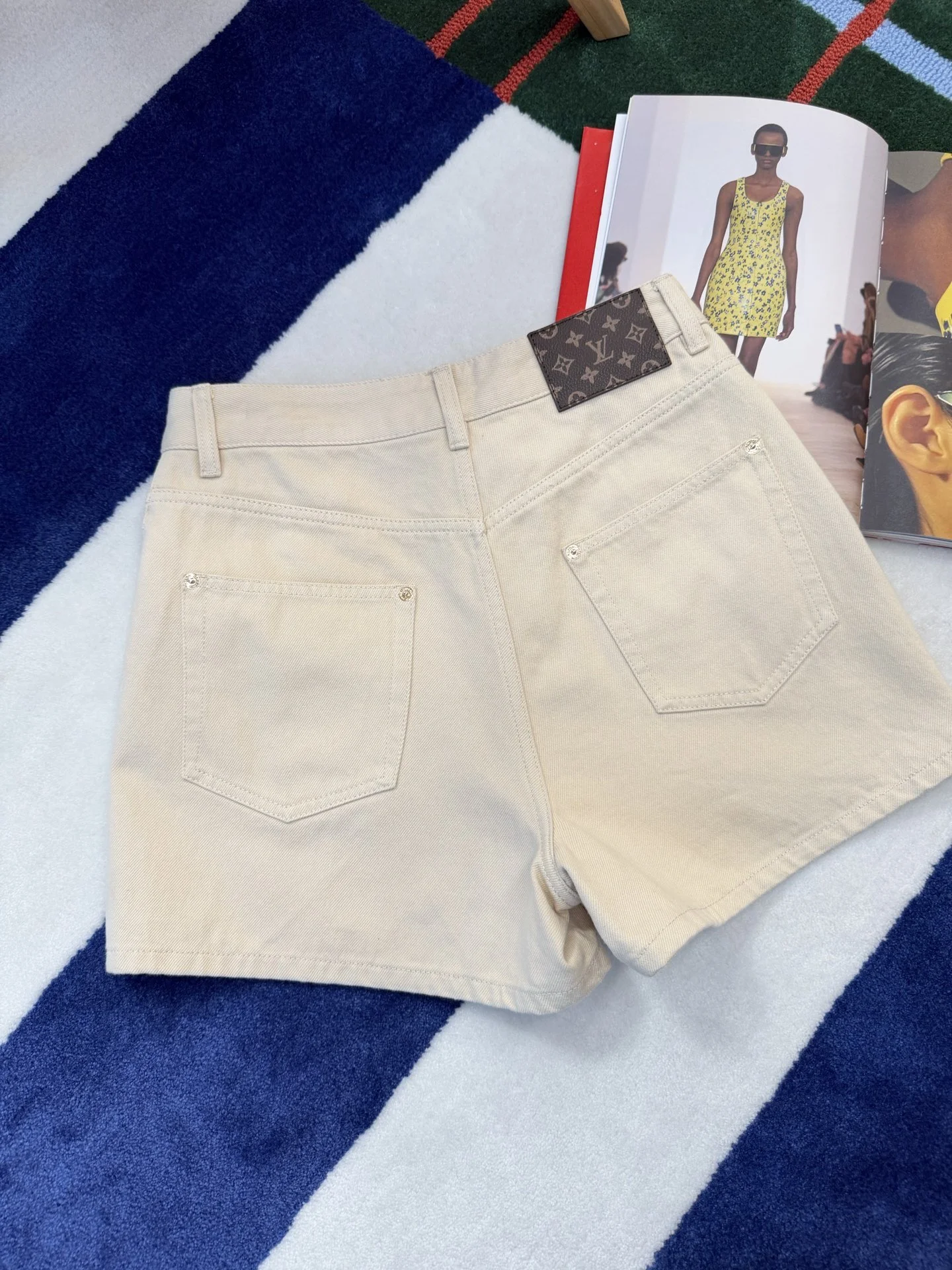 LV Shorts Cotton S-M-L B95202608042306 - Image 9