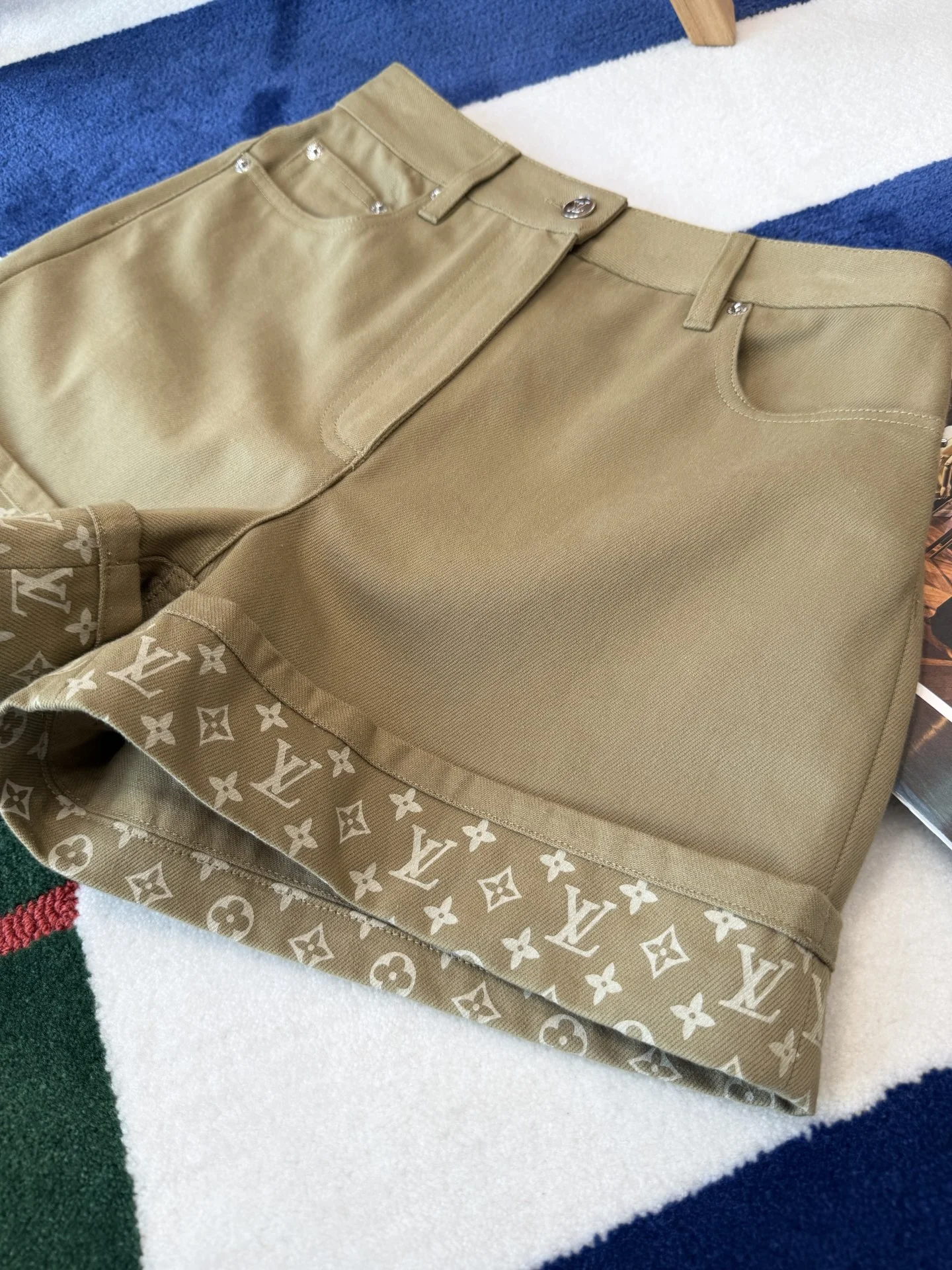 LV Shorts Cotton Twill S-M-L B95202608040106 - Image 3