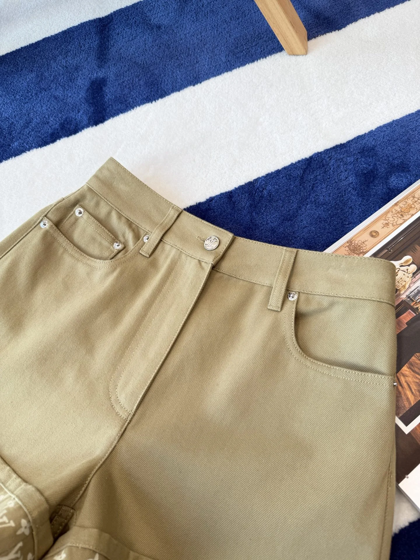 LV Shorts Cotton Twill S-M-L B95202608040106 - Image 4