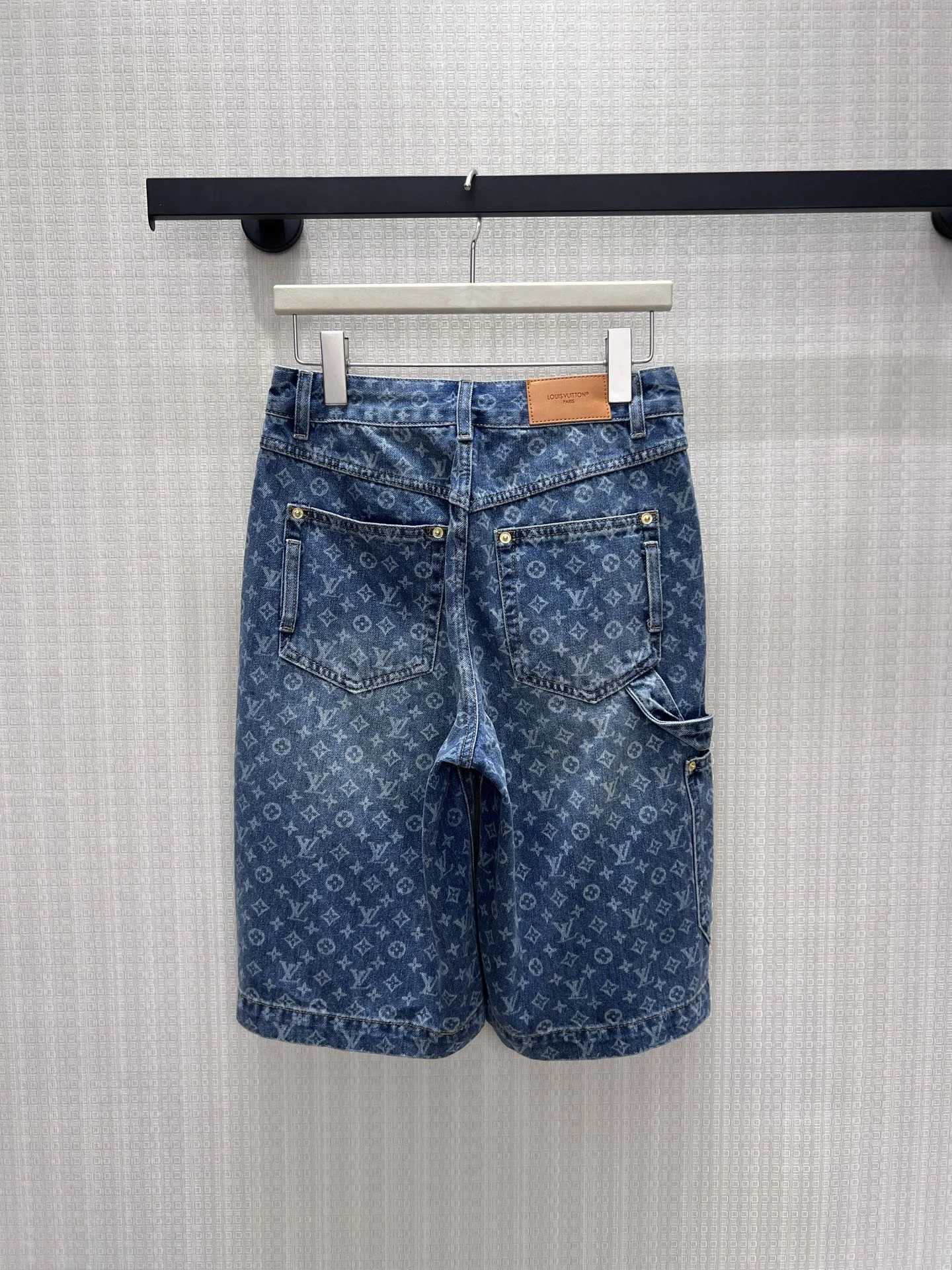 LV Shorts Denim S-L B45202608041565 - Image 2