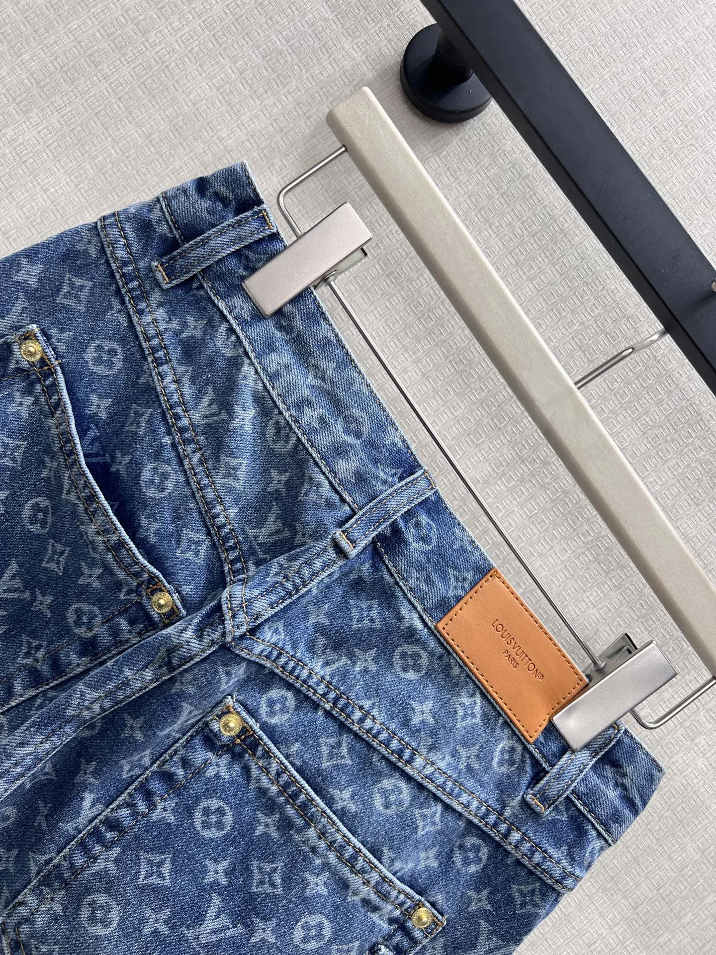 LV Shorts Denim S-L B45202608041565 - Image 4