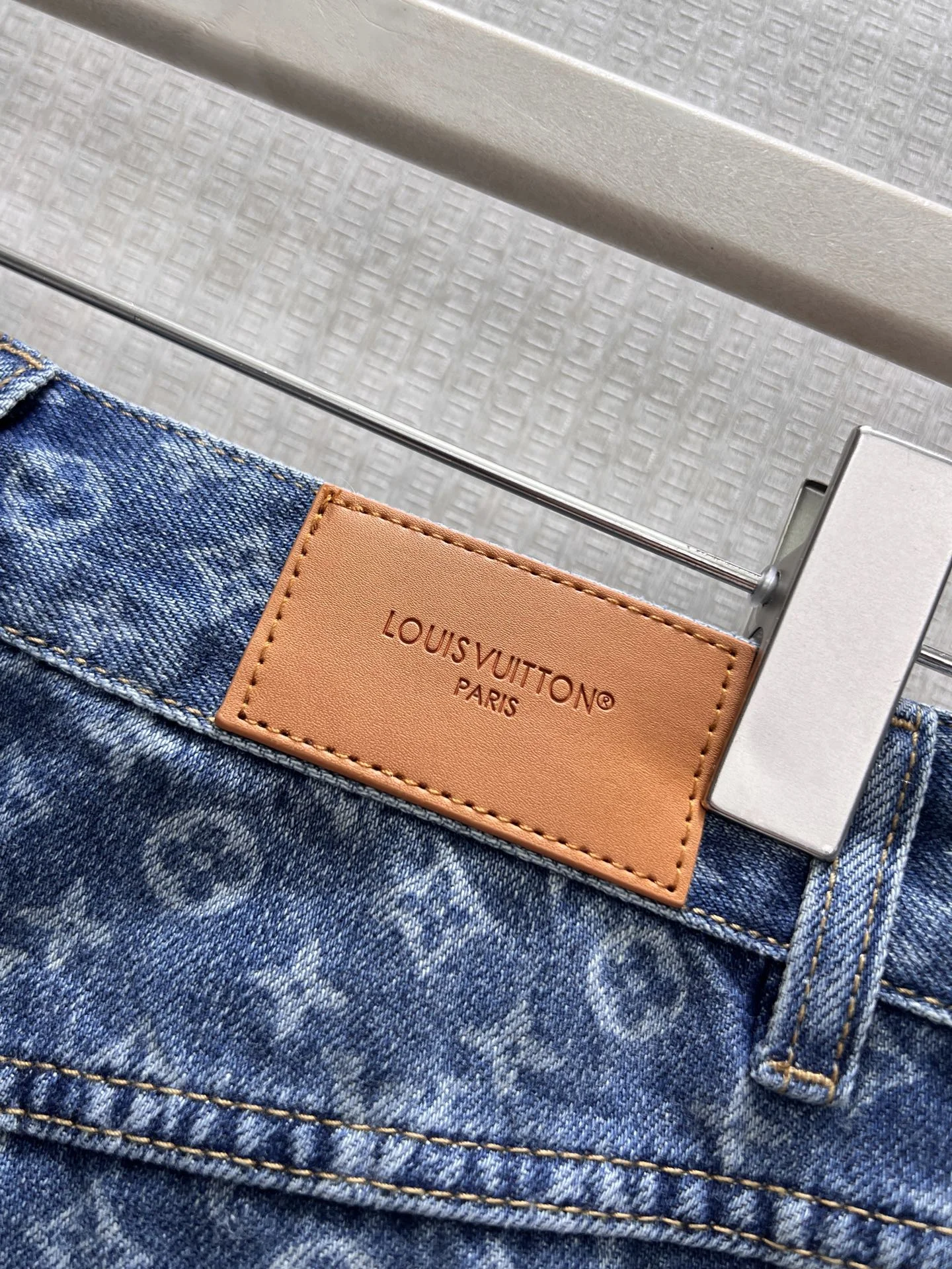LV Shorts Denim S-L B45202608041565 - Image 6