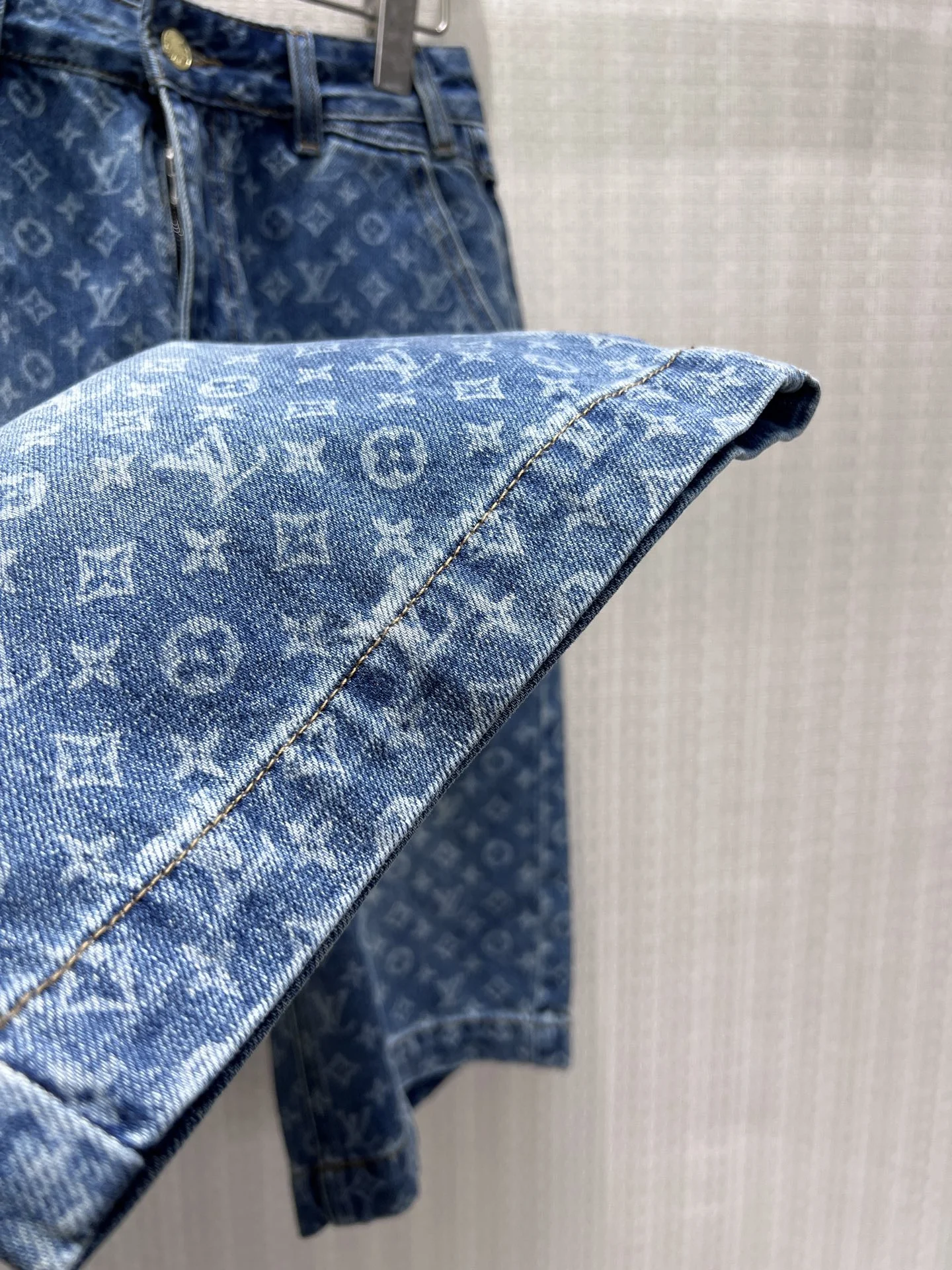 LV Shorts Denim S-L B45202608041565 - Image 8